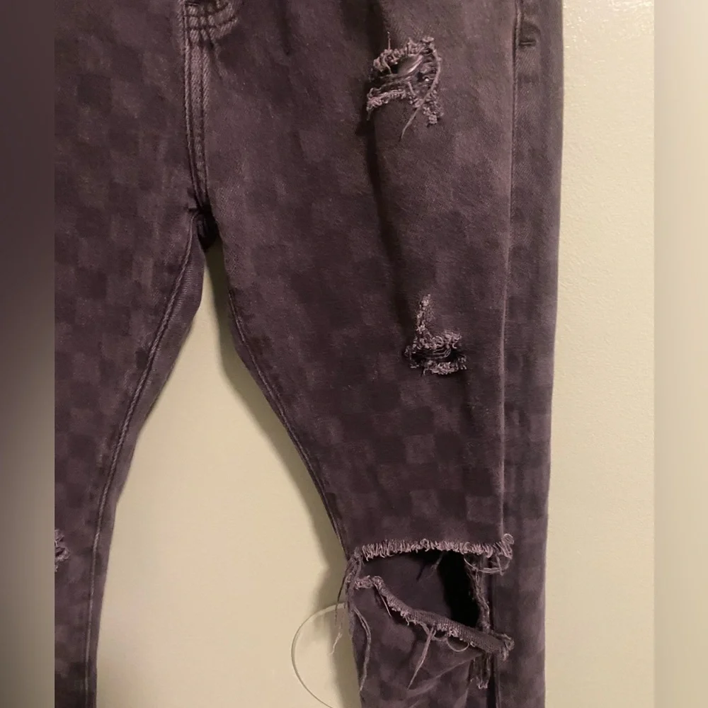 Black lightly checkered Distressed women’s Jeans - Picture 3 of 5